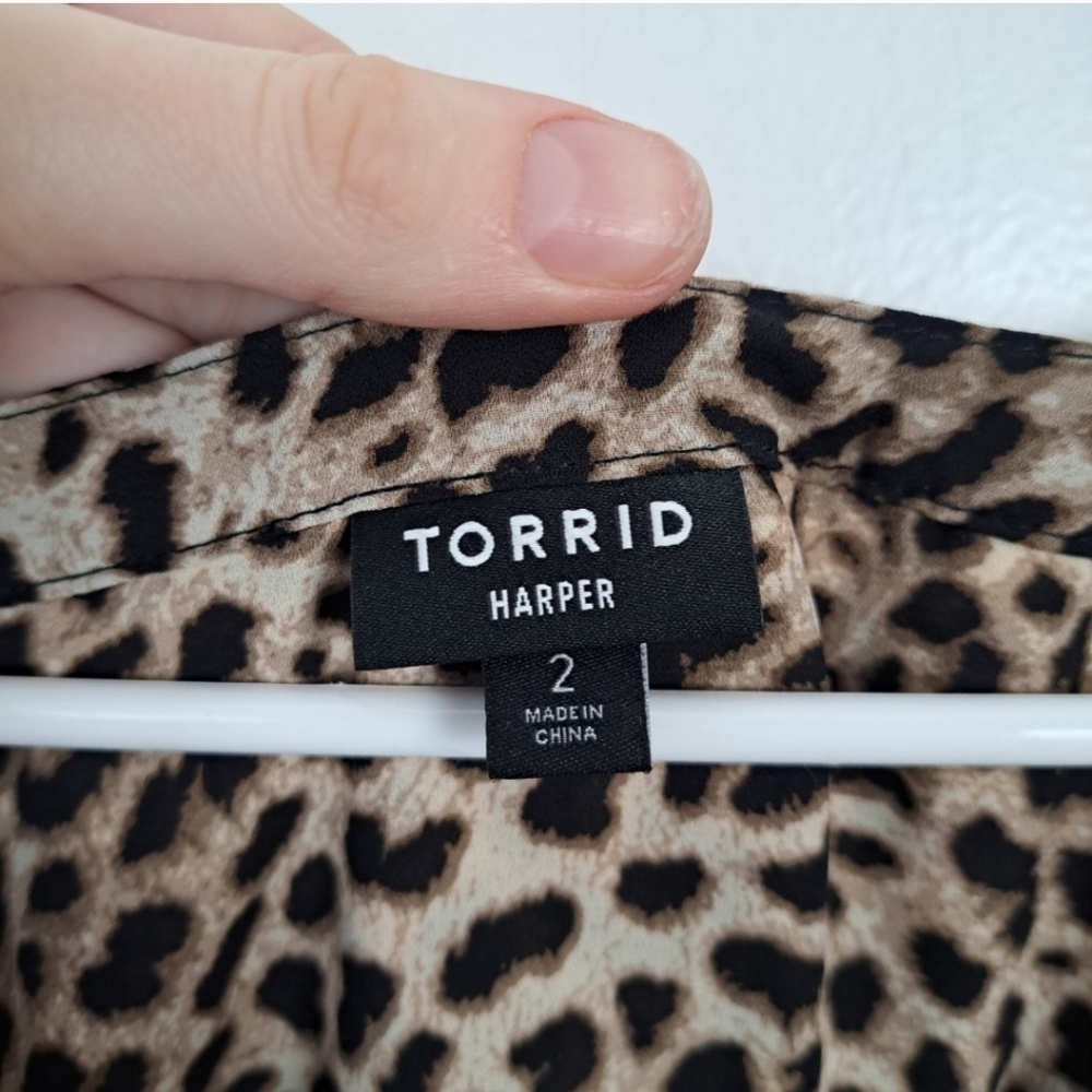 TORRID Bundle Of 2 Cheetah Print & Romantic Floral 3/4 Sleeve Blouses Size 2X - Picture 6 of 14